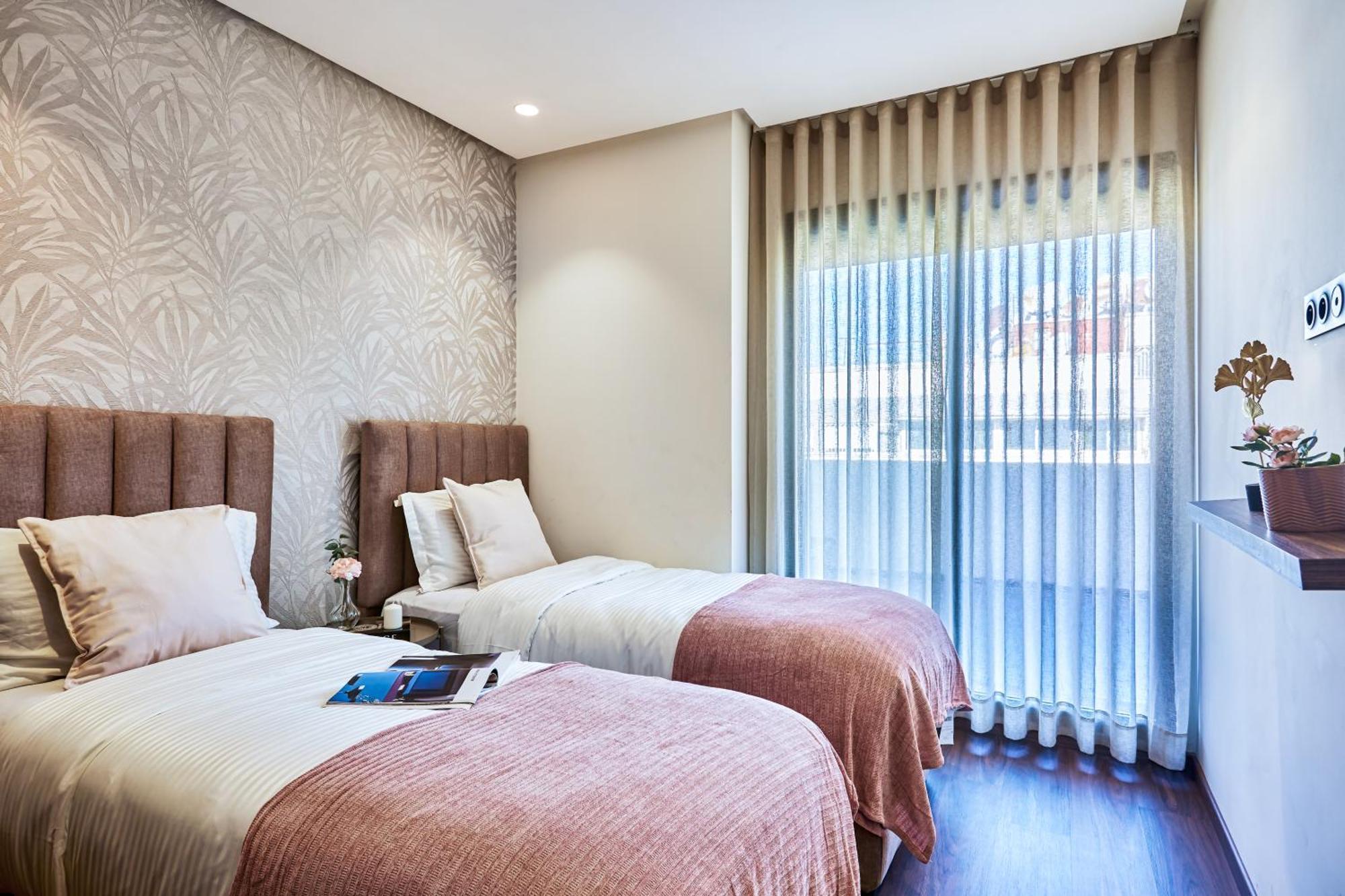 Sleek And Modern 2-Bed Unit In Downtown Casa Casablanca Exterior foto