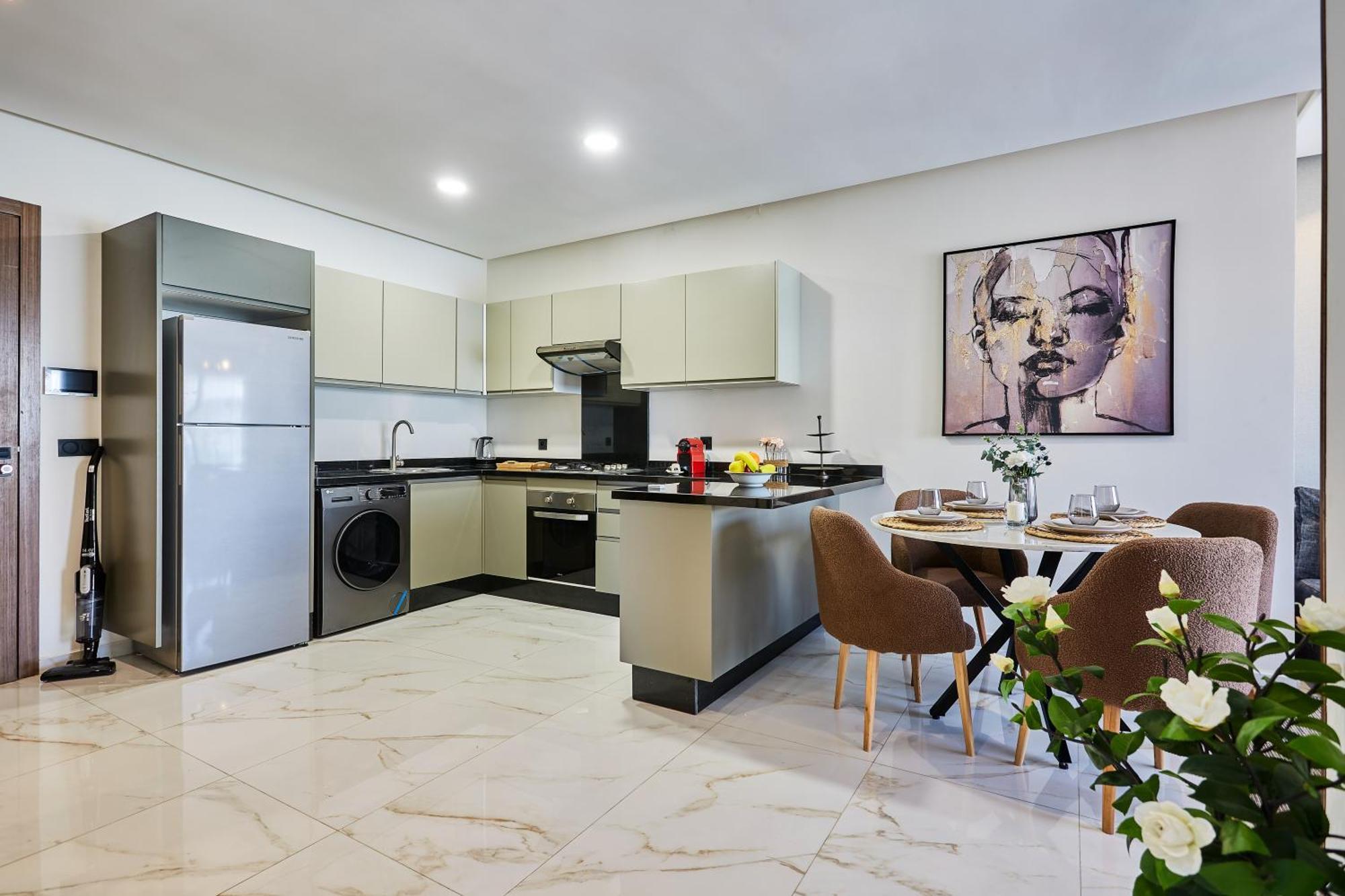 Sleek And Modern 2-Bed Unit In Downtown Casa Casablanca Exterior foto
