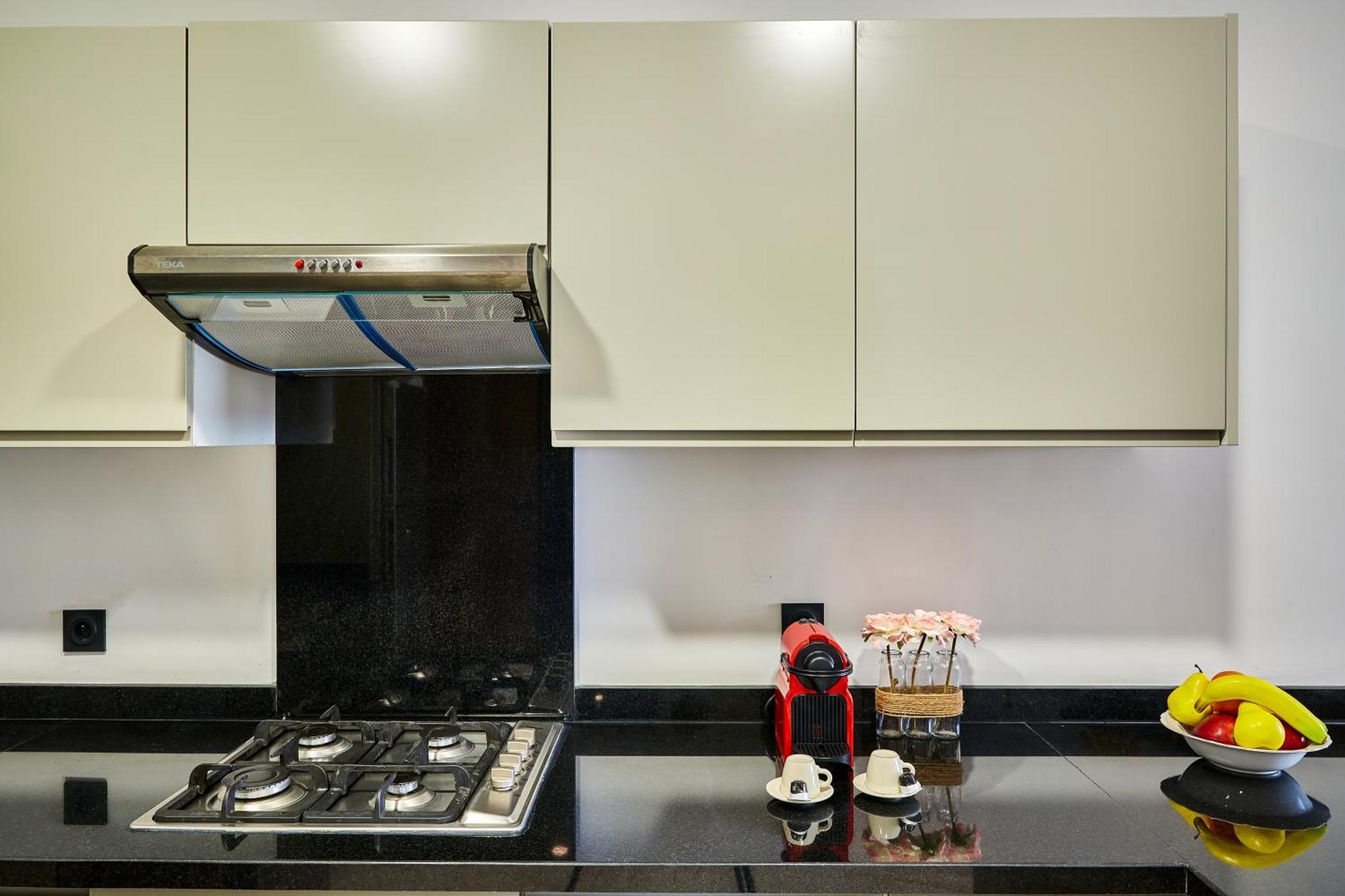 Sleek And Modern 2-Bed Unit In Downtown Casa Casablanca Exterior foto