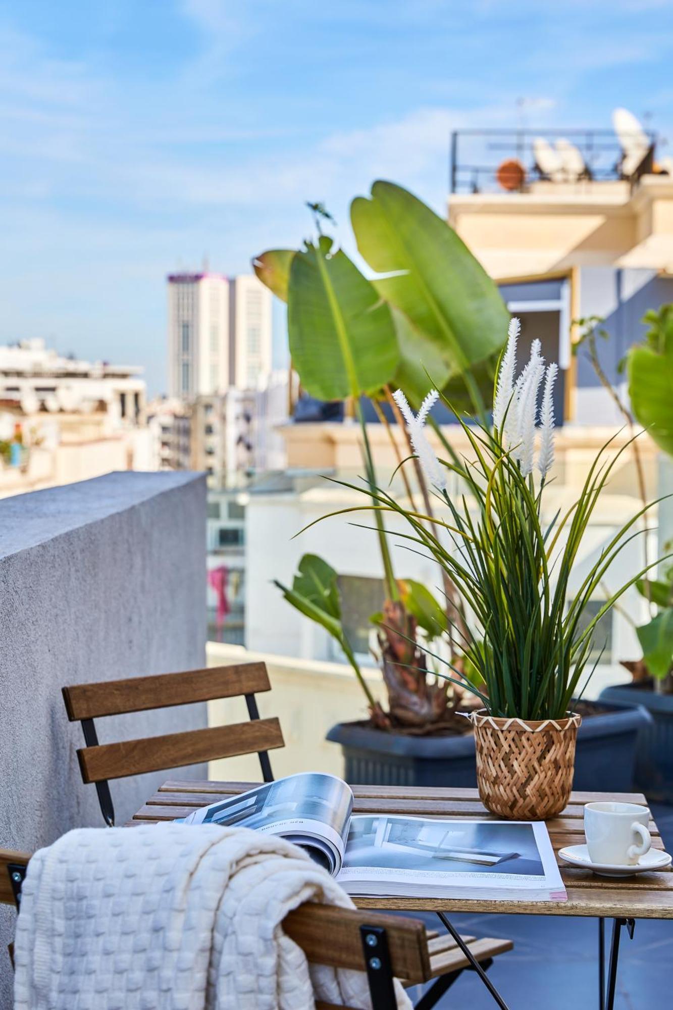 Sleek And Modern 2-Bed Unit In Downtown Casa Casablanca Exterior foto