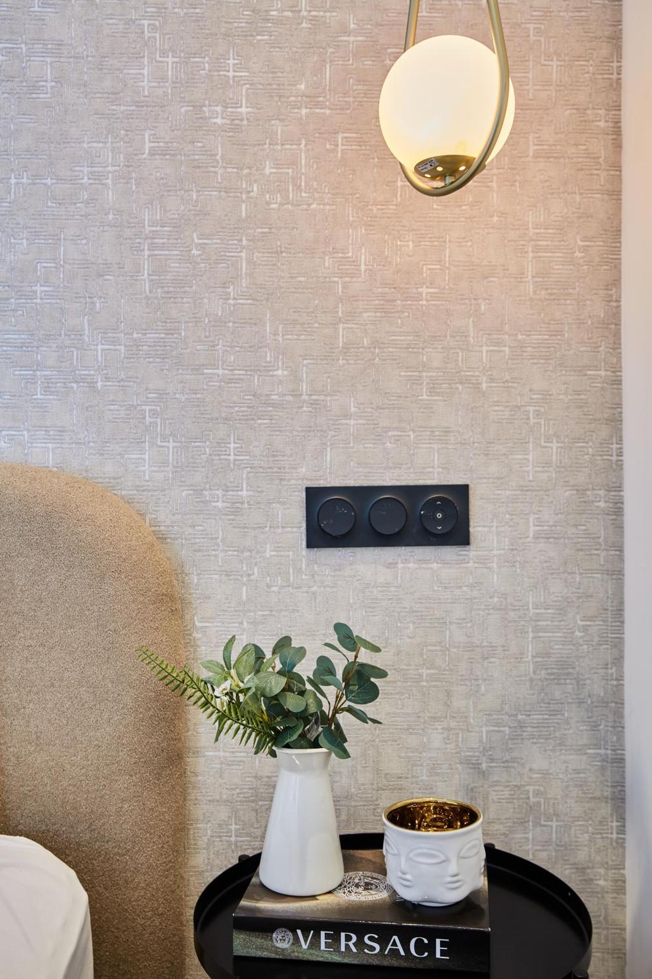 Sleek And Modern 2-Bed Unit In Downtown Casa Casablanca Exterior foto